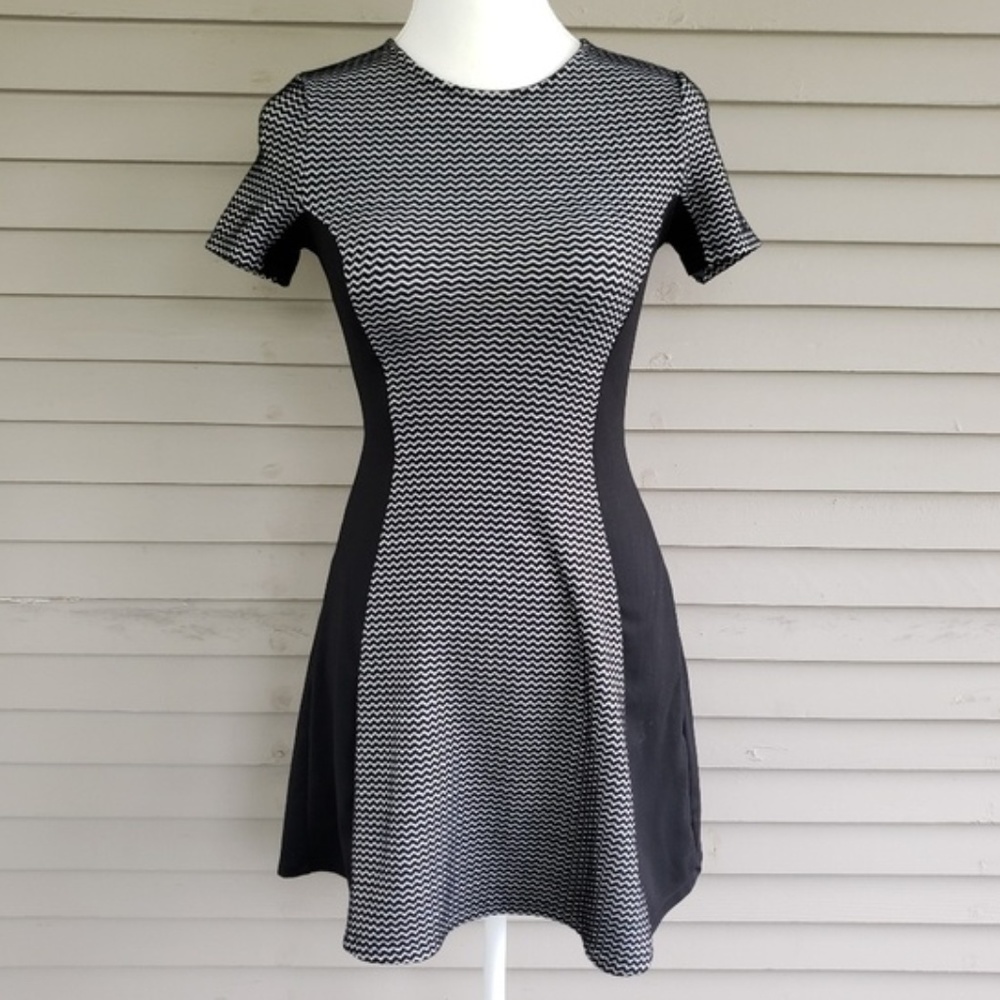 Divided H&M Black & White Fit & Flare Dress Size 4